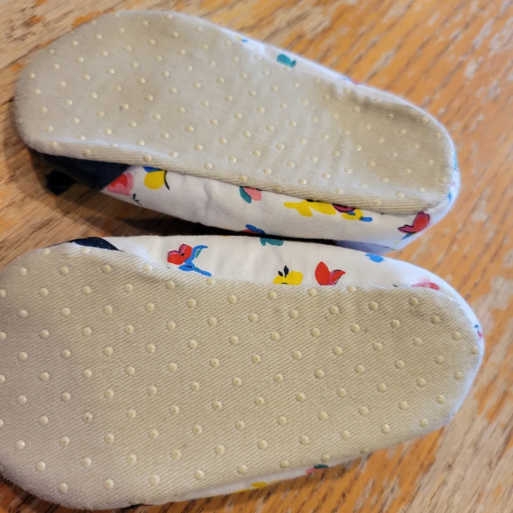 Infant girls' shoes size 4